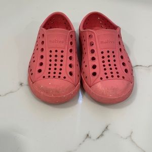 Natives adorable water shoes for baby girl, size 5